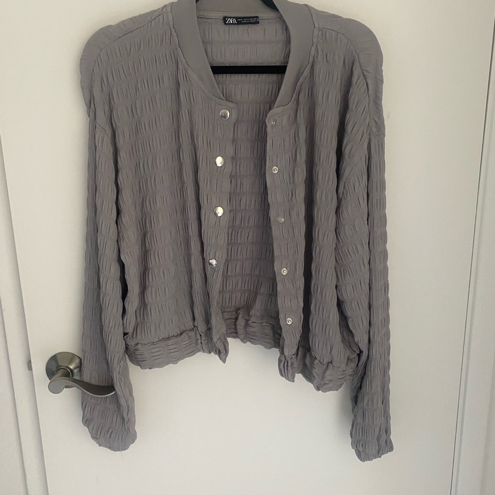 New Zara gray seersucker bomber style top size small-NEW W/out tags